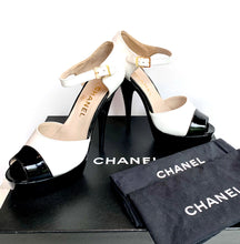 Load image into Gallery viewer, CHANEL RARE ICONIC 1995 SPRING BARBIE PATENT RUNWAY SANDALS NEW IN BOX
