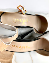Load image into Gallery viewer, CHANEL RARE ICONIC 1995 SPRING BARBIE PATENT RUNWAY SANDALS NEW IN BOX
