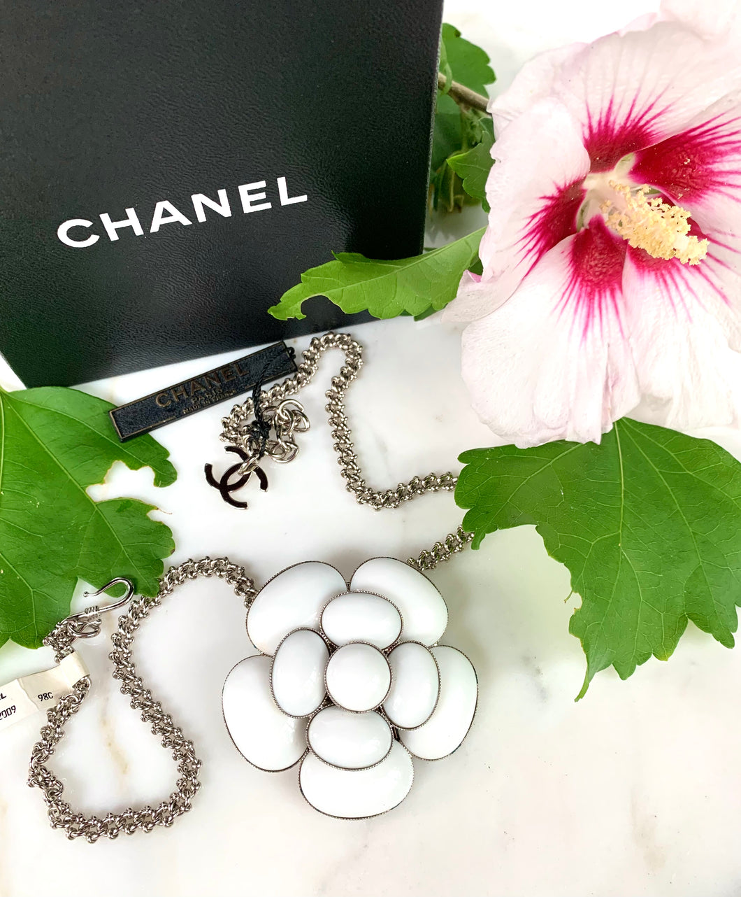 CHANEL MASSIVE WHITE GRIPOIX CAMELLIA NECKLACE NEW WITH TAGS