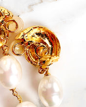 Load image into Gallery viewer, CHANEL RARE ROBERT GOOSSENS COQUILLAGE GRIPOIX GLASS PEARLS EARRINGS
