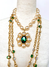 Load image into Gallery viewer, CHANEL RARE MASSIVE EMERALD GRIPOIX GLASS PEARL NECKLACE 1991
