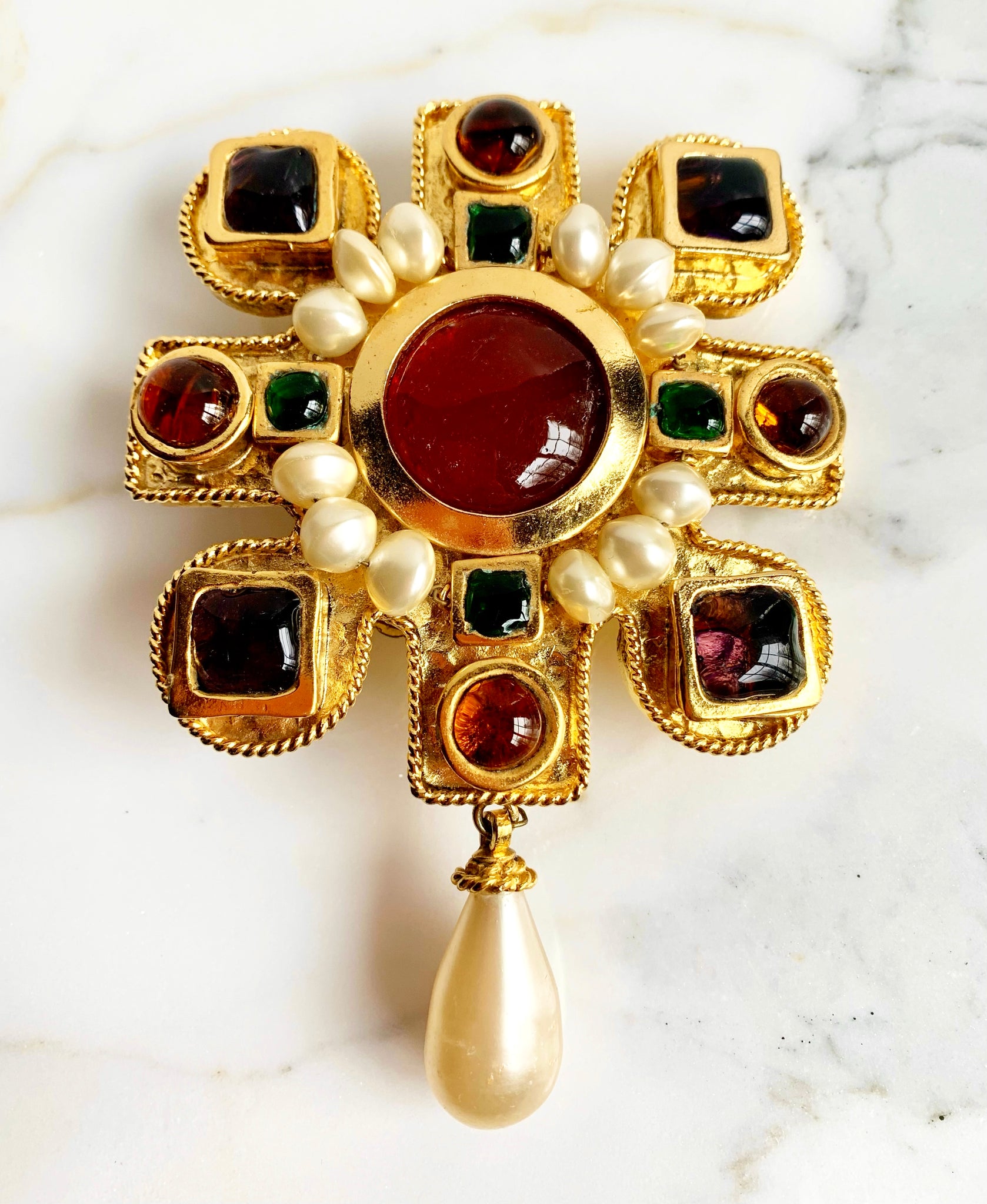 CHANEL RARE ICONIC 1990 RUNWAY BYZANTINE GRIPOIX BROOCH NECKLACE – The  Paris Mademoiselle