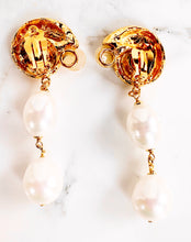 Load image into Gallery viewer, CHANEL RARE ROBERT GOOSSENS COQUILLAGE GRIPOIX GLASS PEARLS EARRINGS
