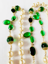 Load image into Gallery viewer, CHANEL EMERALD GREEN GRIPOIX JEWEL AND GLASS PEARL SAUTOIR VINTAGE
