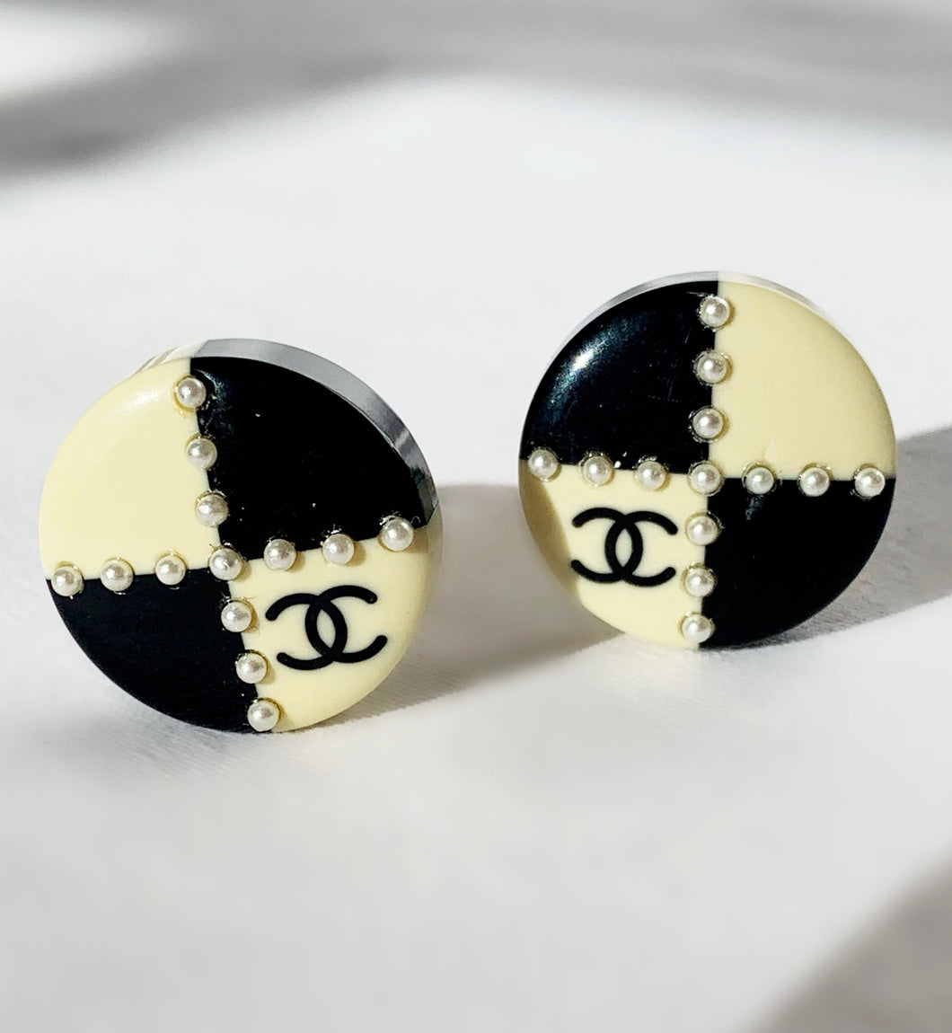 CHANEL BLACK AND WHITE CHARMING CHECKERBOARD PEARL CLIP ON EARRINGS 02