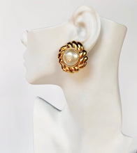 Load image into Gallery viewer, CHANEL GRIPOIX JUMBO GLASS PEARL CLIP-ON CLASSIC CHIC 1980s
