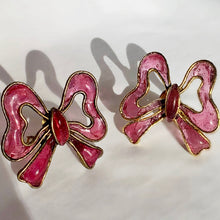 Load image into Gallery viewer, CHANEL EXTREMELY RARE PINK GRIPOIX GLASS BOW HAUTE COUTURE EARRINGS
