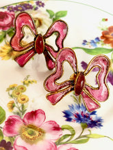Load image into Gallery viewer, CHANEL EXTREMELY RARE PINK GRIPOIX GLASS BOW HAUTE COUTURE EARRINGS
