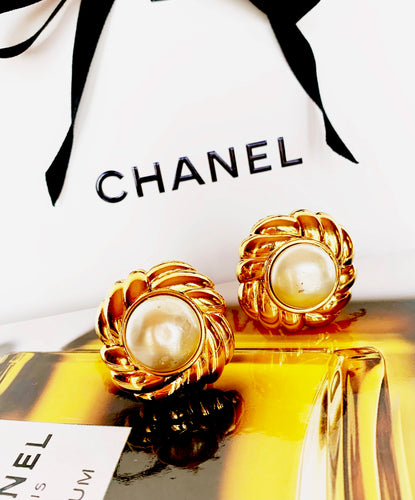 Chanel - Multicolor Gripoix & Faux Pearl Clover Earrings