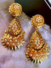 Load image into Gallery viewer, FRENCH 1980S DESIGNER GILT RESIN FAUX PEARL COUTURE RUNWAY EARRINGS
